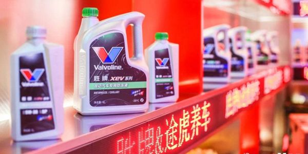 胜牌润滑油途虎专卖.jpg 胜牌润滑油吹响“轻量化”汽车养护连锁新号角