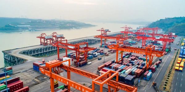 昆仑翻转机液压油.jpg 昆仑润滑产品成功装机凯峰机械翻转机